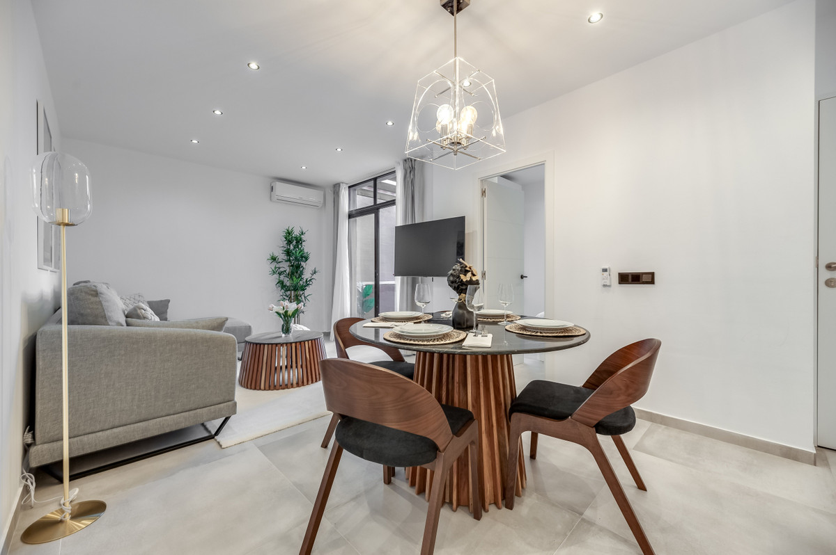 Se vende Apartamento Planta Media de 5 dormitorios en Costa Del Sol, Málaga, España