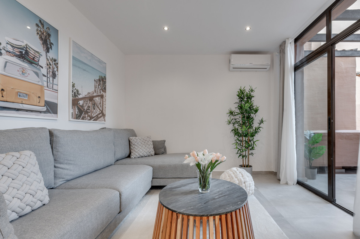 Se vende Apartamento Planta Media de 5 dormitorios en Costa Del Sol, Málaga, España