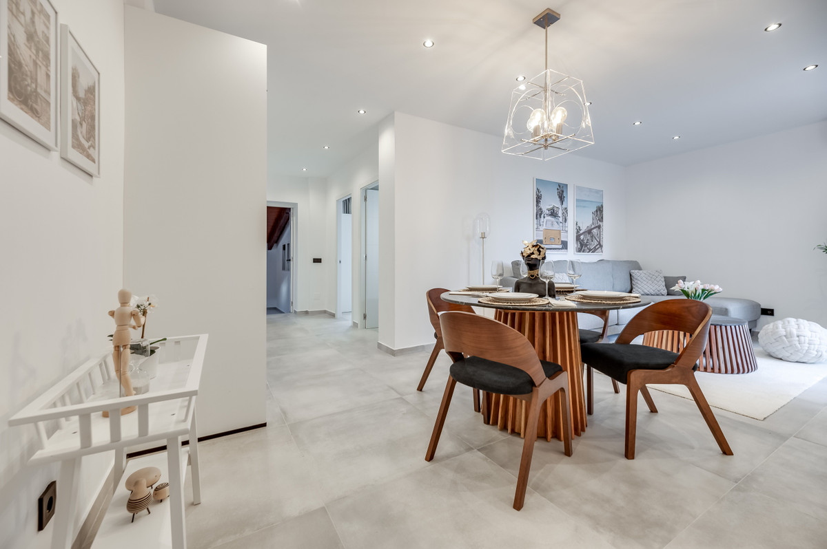 Se vende Apartamento Planta Media de 5 dormitorios en Costa Del Sol, Málaga, España