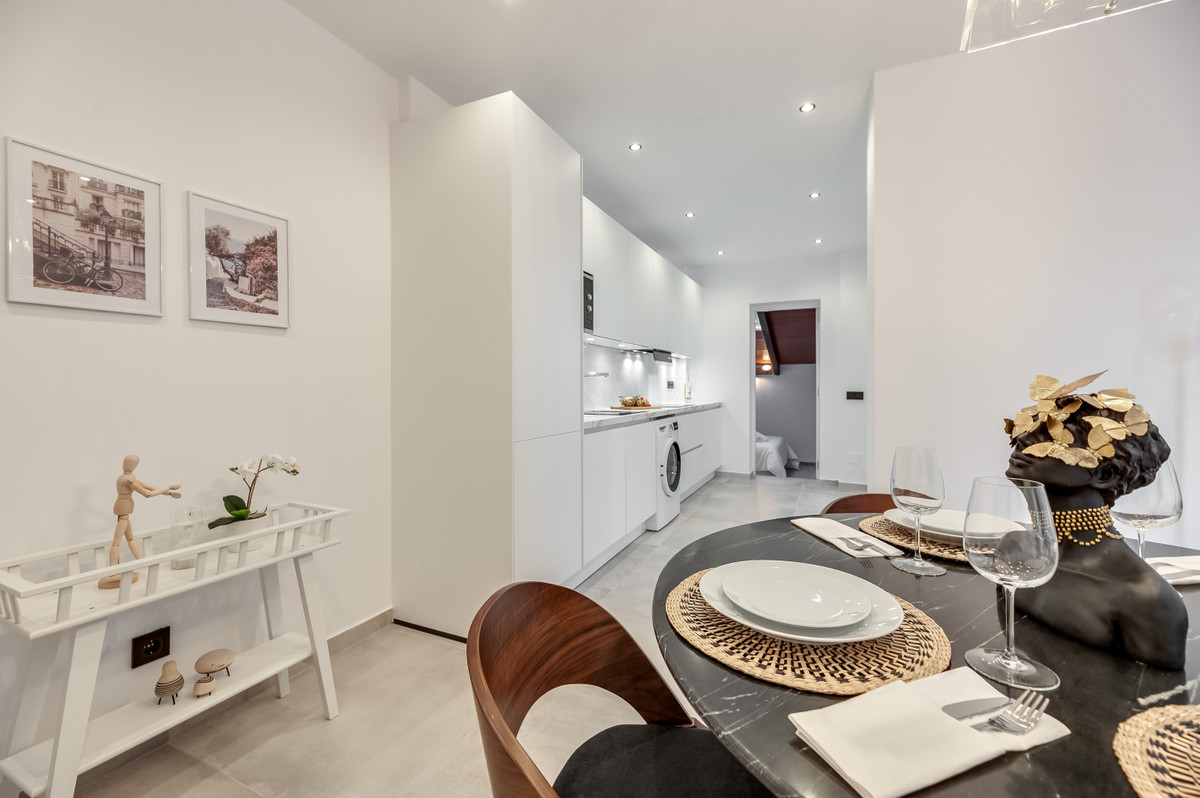 Se vende Apartamento Planta Media de 5 dormitorios en Costa Del Sol, Málaga, España