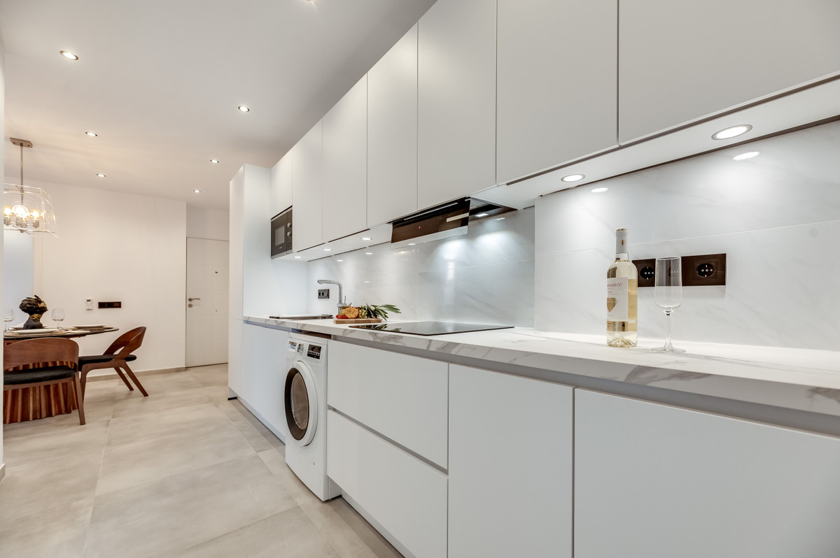 Se vende Apartamento Planta Media de 5 dormitorios en Costa Del Sol, Málaga, España