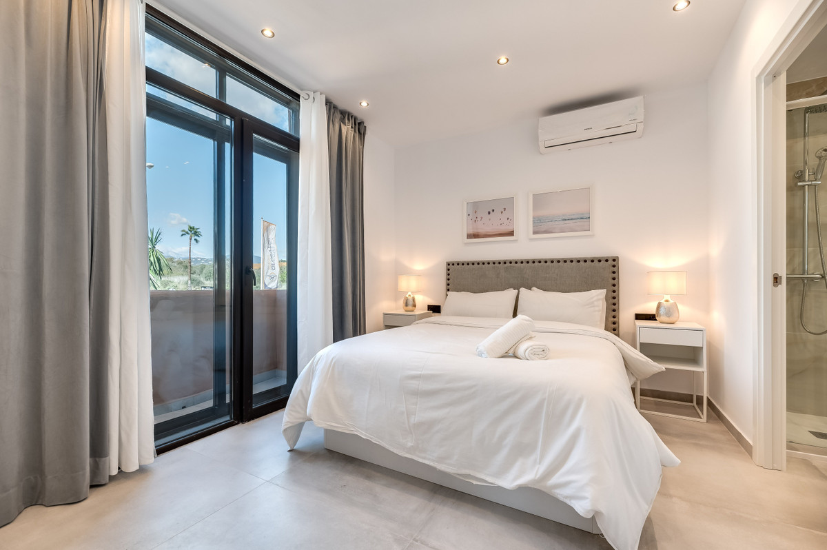 Se vende Apartamento Planta Media de 5 dormitorios en Costa Del Sol, Málaga, España