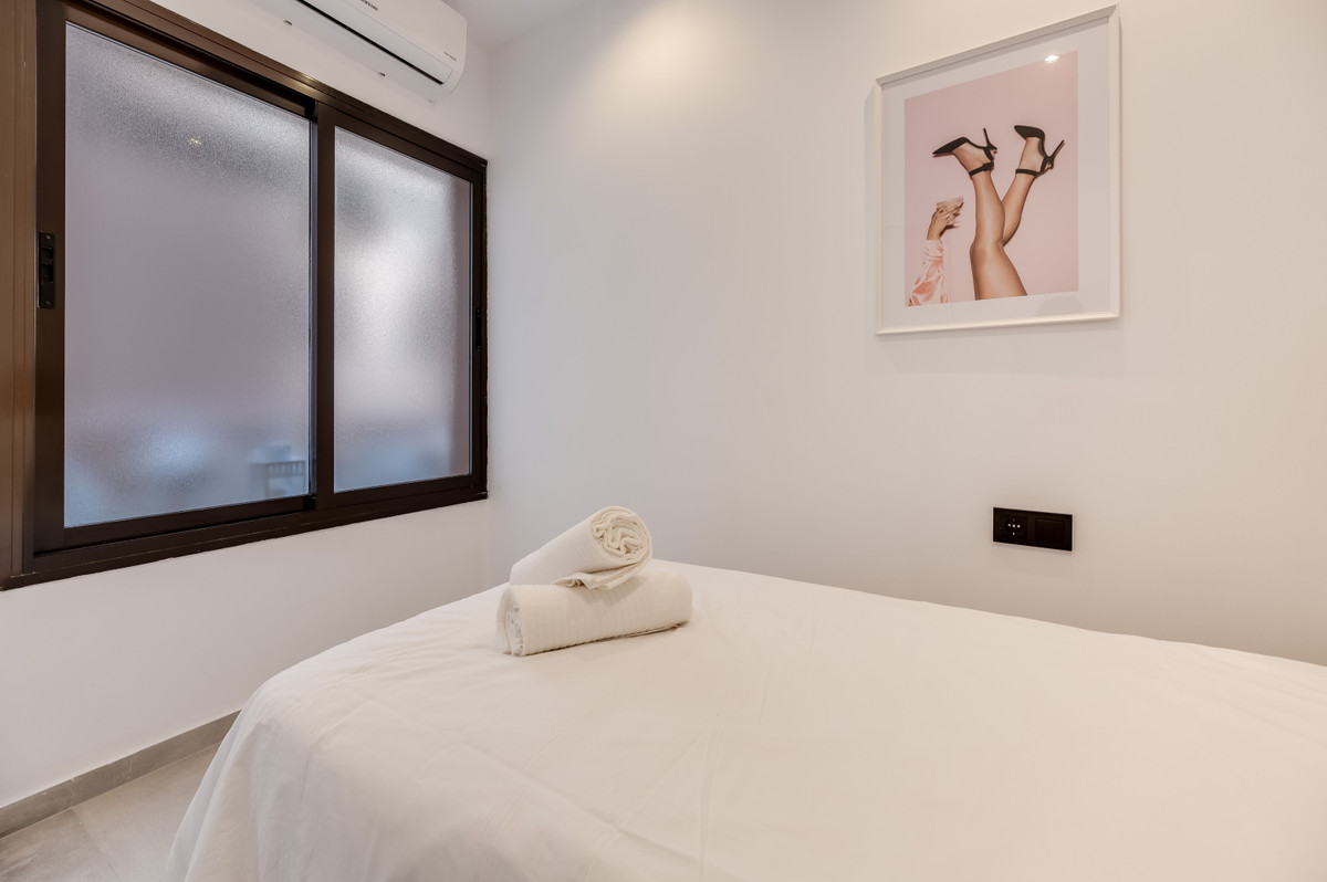 Se vende Apartamento Planta Media de 5 dormitorios en Costa Del Sol, Málaga, España