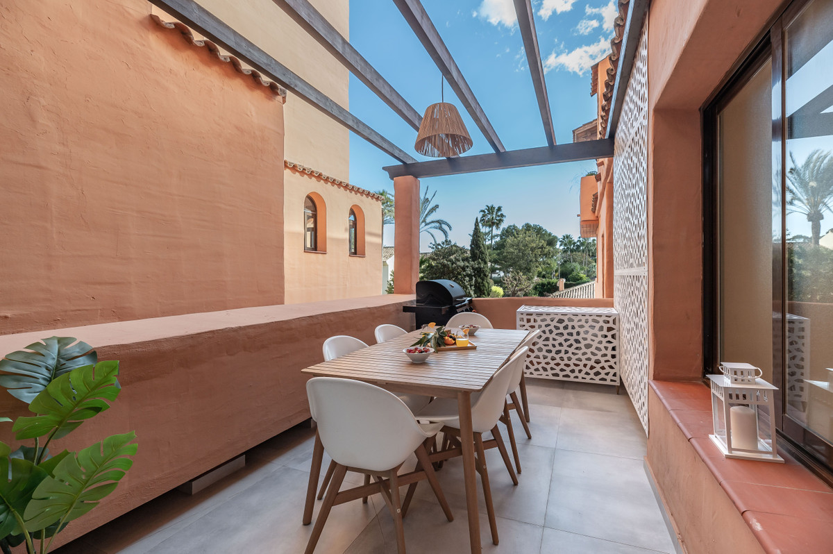 Se vende Apartamento Planta Media de 5 dormitorios en Costa Del Sol, Málaga, España