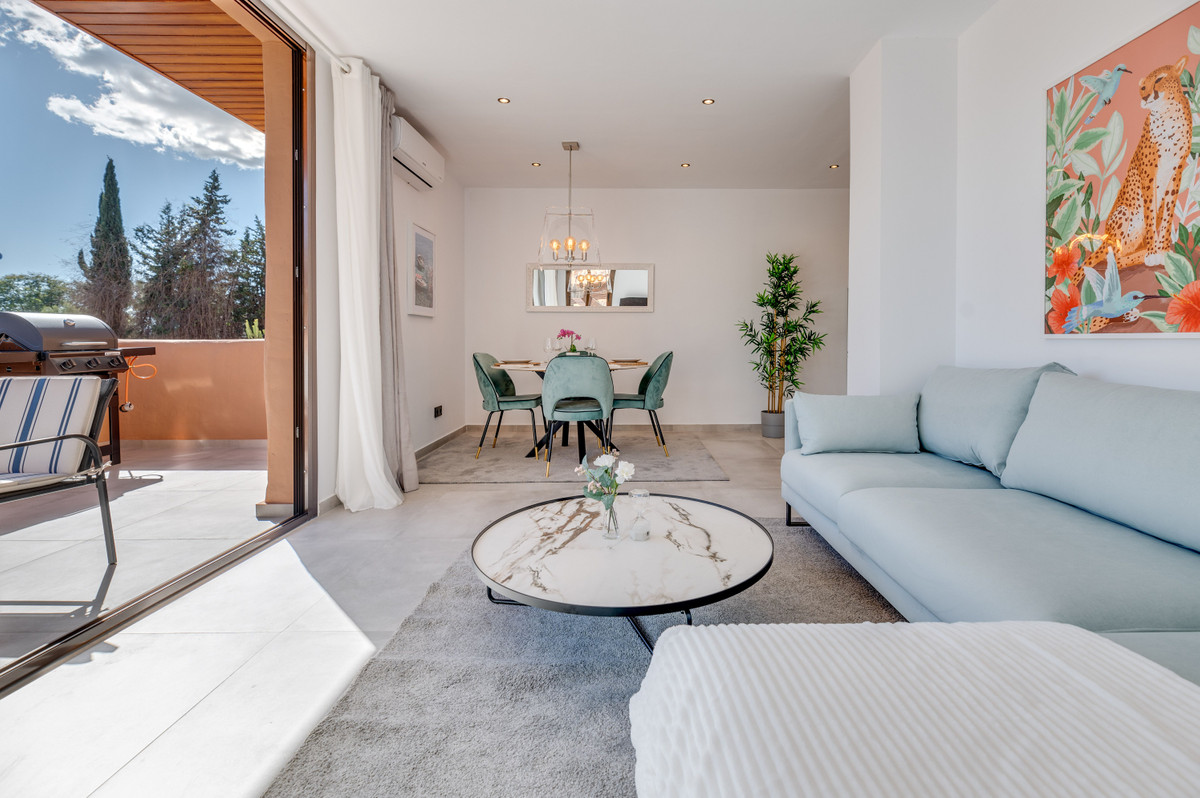 Se vende Apartamento Planta Media de 5 dormitorios en Costa Del Sol, Málaga, España