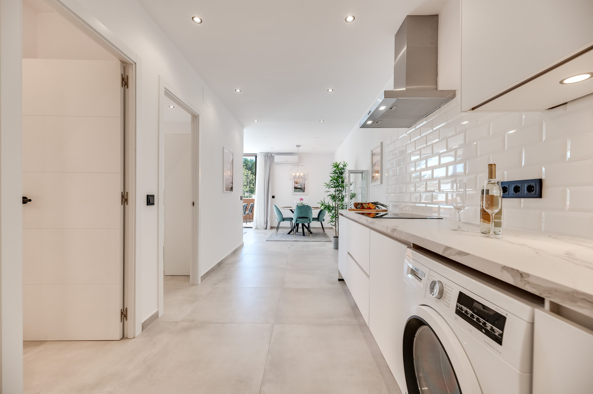 Se vende Apartamento Planta Media de 5 dormitorios en Costa Del Sol, Málaga, España