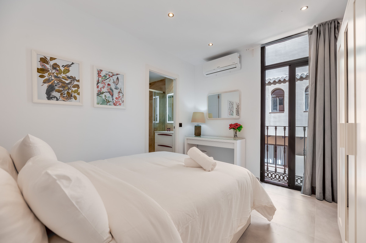 Se vende Apartamento Planta Media de 5 dormitorios en Costa Del Sol, Málaga, España