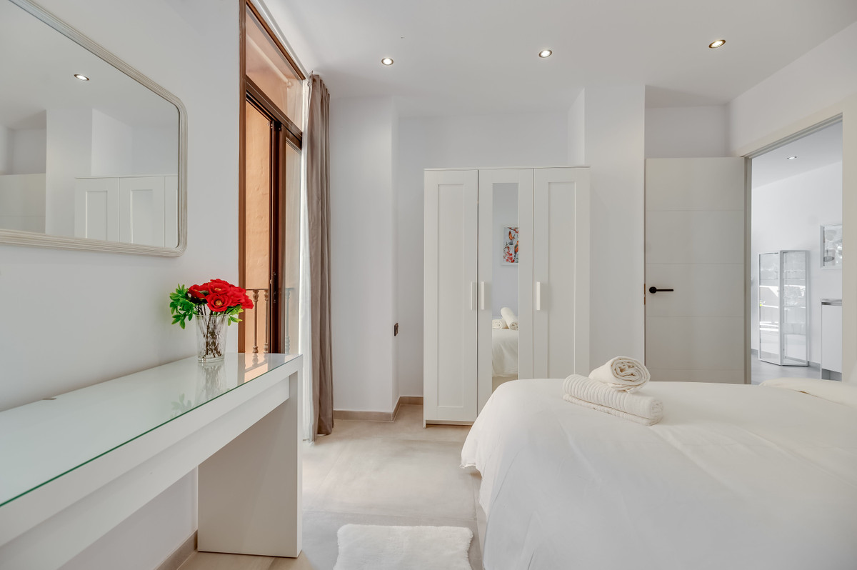 Se vende Apartamento Planta Media de 5 dormitorios en Costa Del Sol, Málaga, España