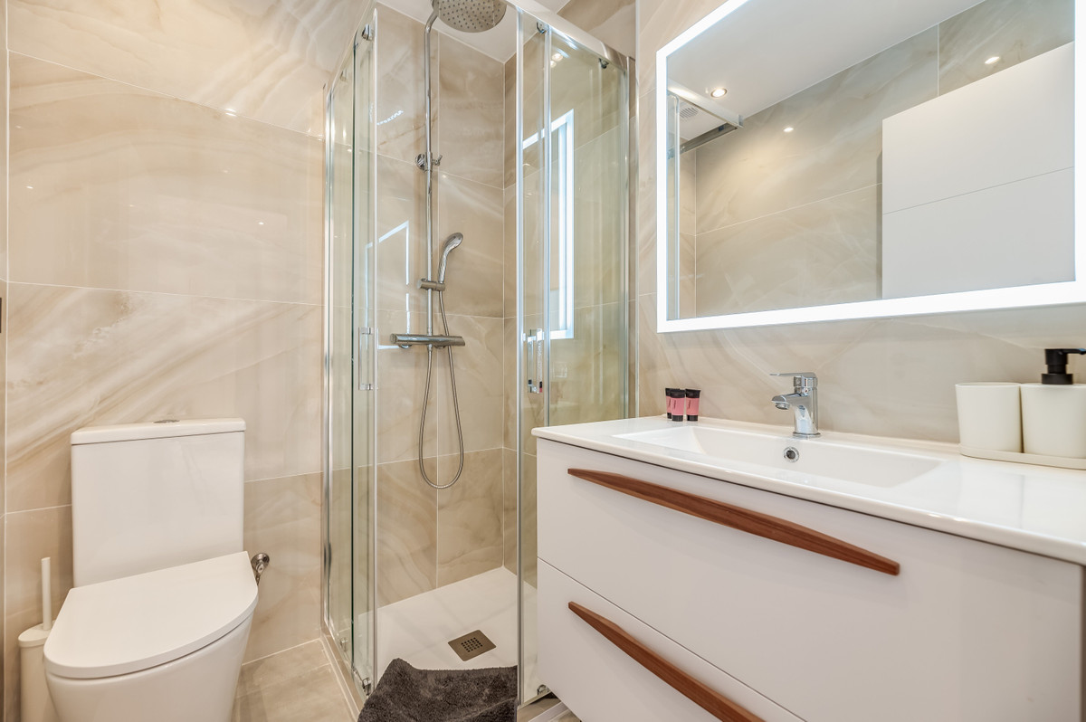 Se vende Apartamento Planta Media de 5 dormitorios en Costa Del Sol, Málaga, España