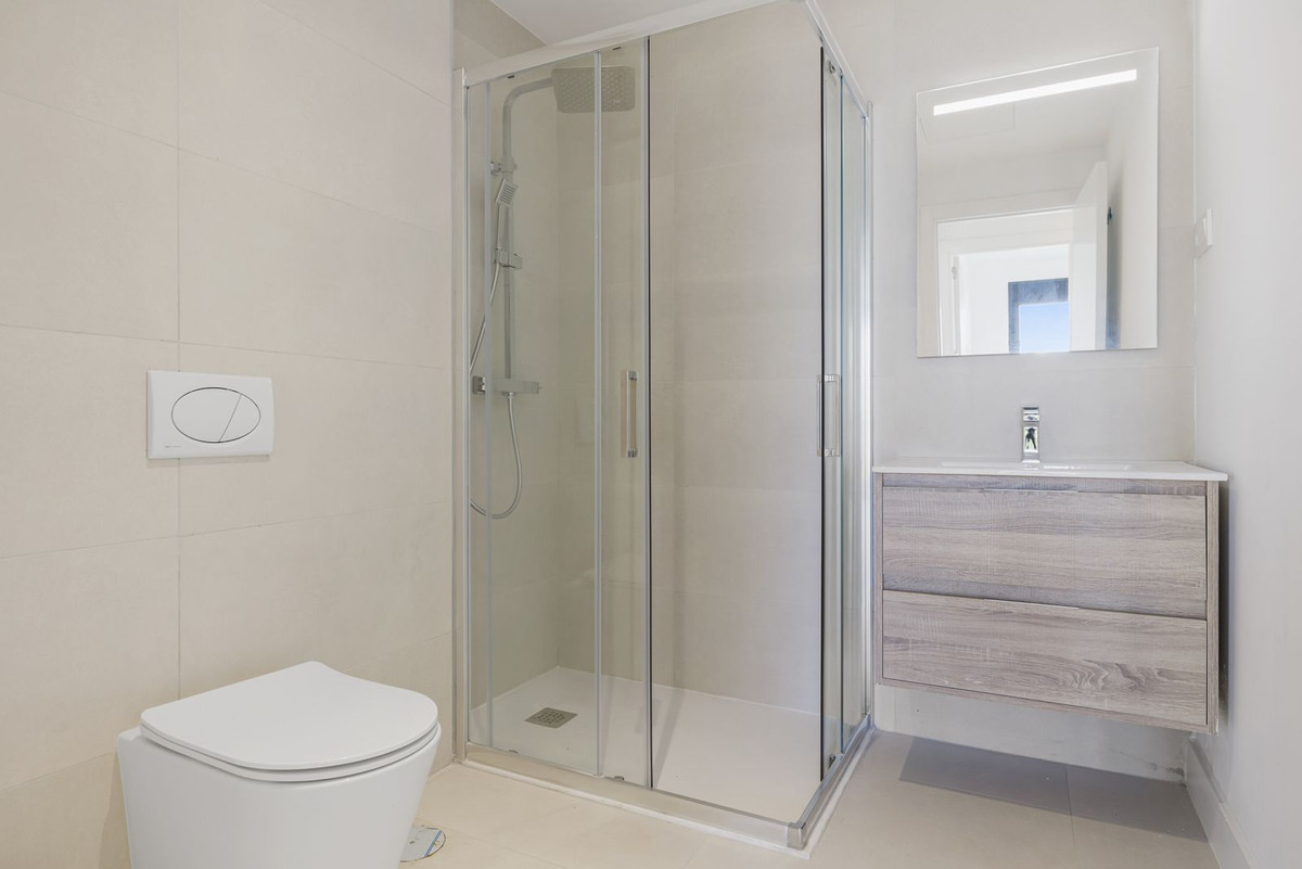 2 Bed Apartment for sale in Fuengirola Costa Del Sol, Málaga, Spain