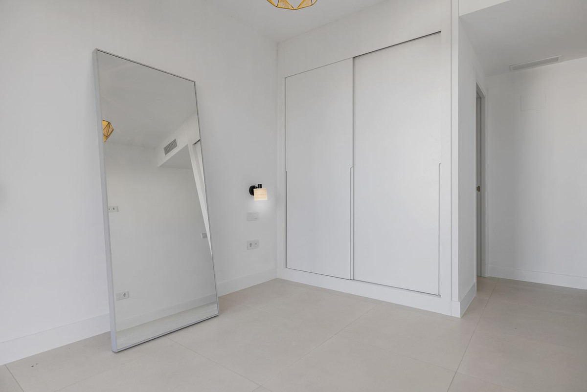2 Bed Apartment for sale in Fuengirola Costa Del Sol, Málaga, Spain