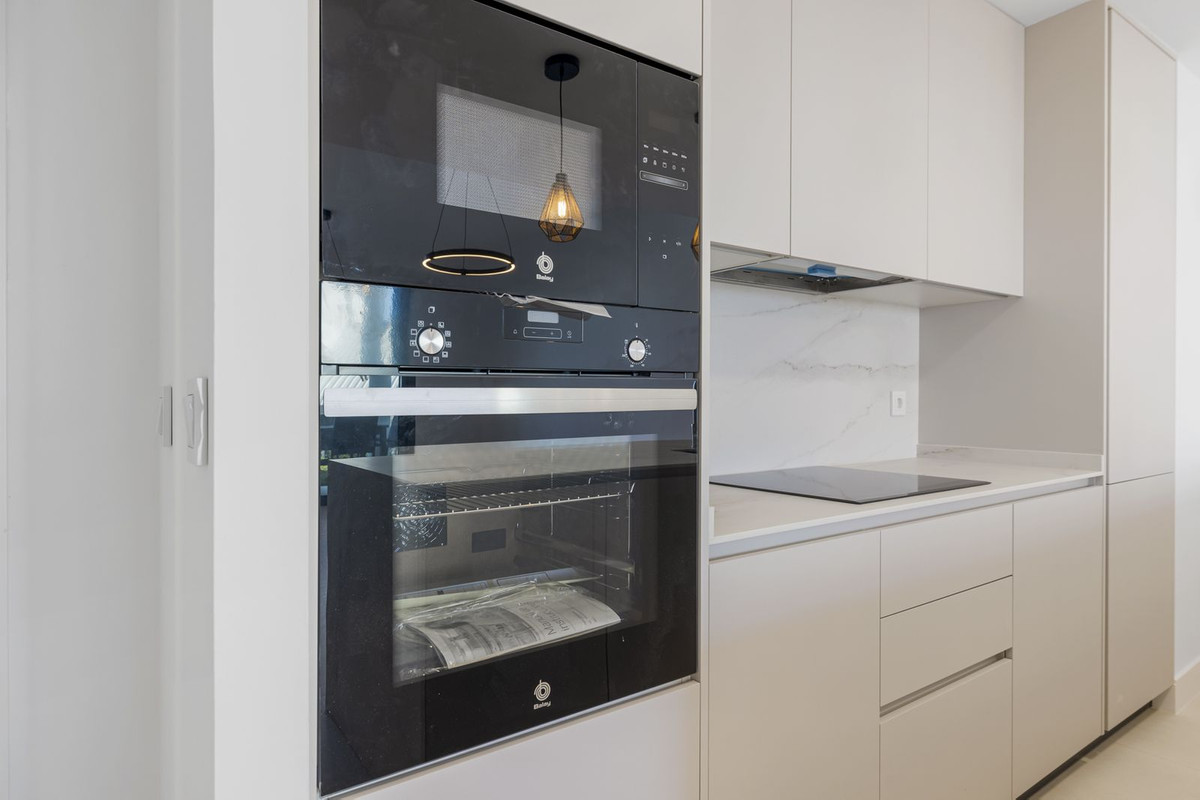 2 Bed Apartment for sale in Fuengirola Costa Del Sol, Málaga, Spain