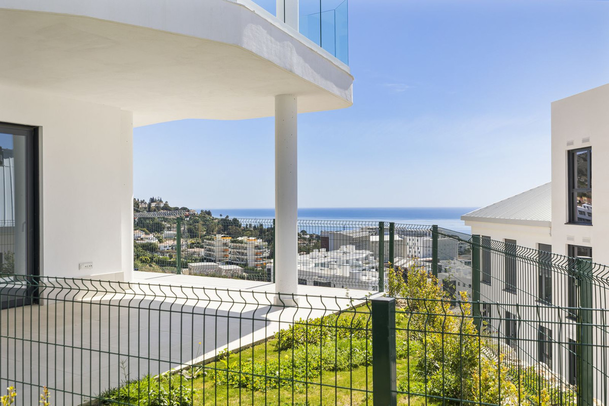 2 Bed Apartment for sale in Fuengirola Costa Del Sol, Málaga, Spain