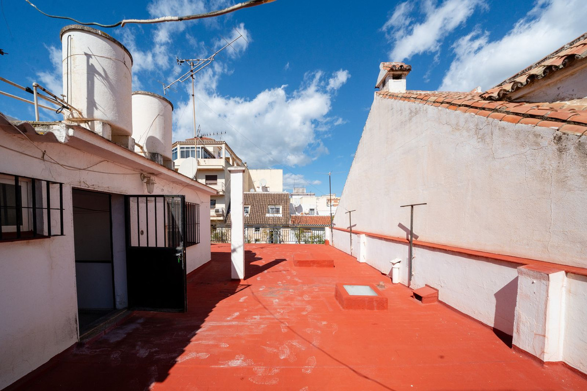 6 Bed Apartment for sale in Los Boliches Costa Del Sol, Málaga, Spain
