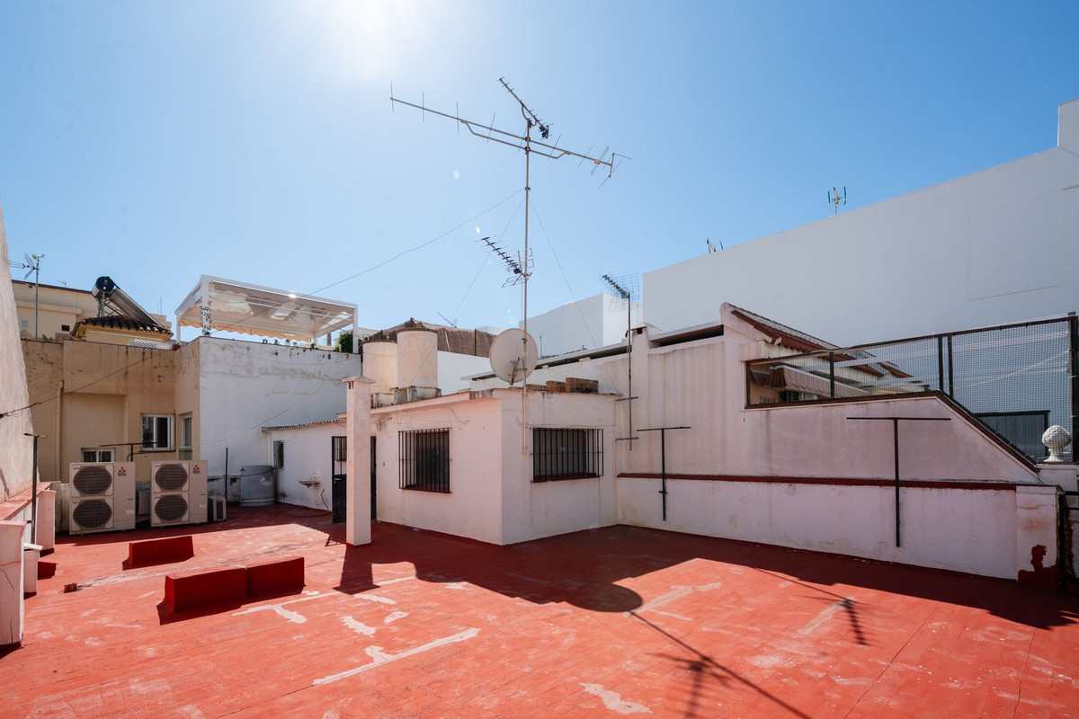 6 Bed Apartment for sale in Los Boliches Costa Del Sol, Málaga, Spain