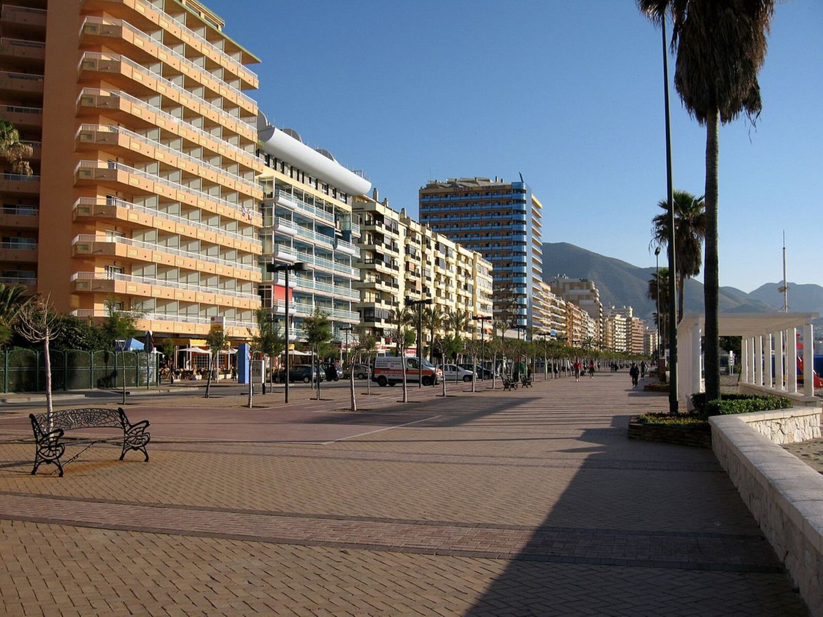 6 Bed Apartment for sale in Los Boliches Costa Del Sol, Málaga, Spain