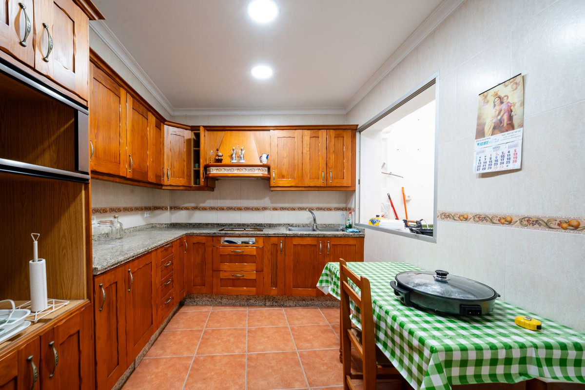 6 Bed Apartment for sale in Los Boliches Costa Del Sol, Málaga, Spain