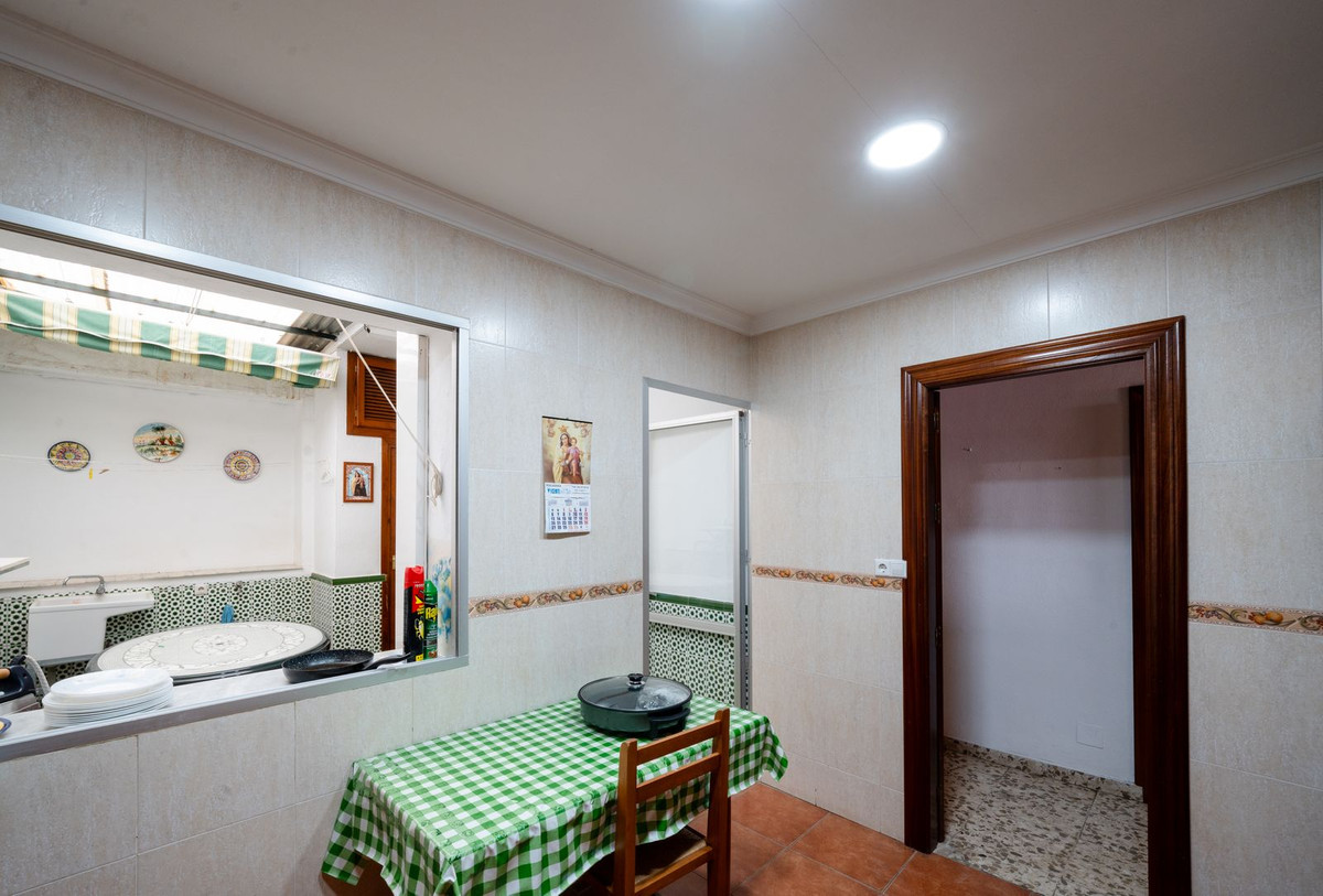 6 Bed Apartment for sale in Los Boliches Costa Del Sol, Málaga, Spain