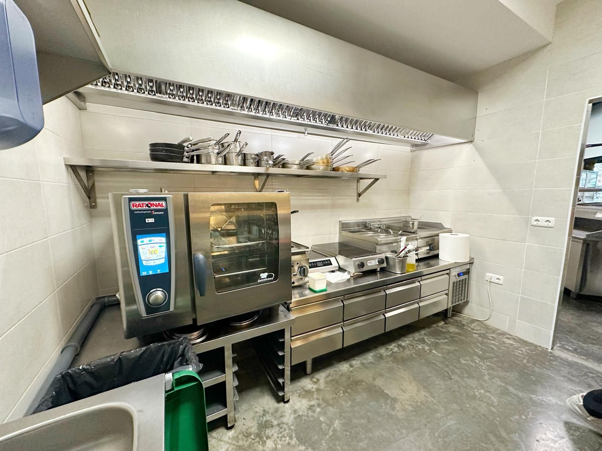 Commercial unit for sale in San Pedro De Alcántara Costa Del Sol, Málaga, Spain