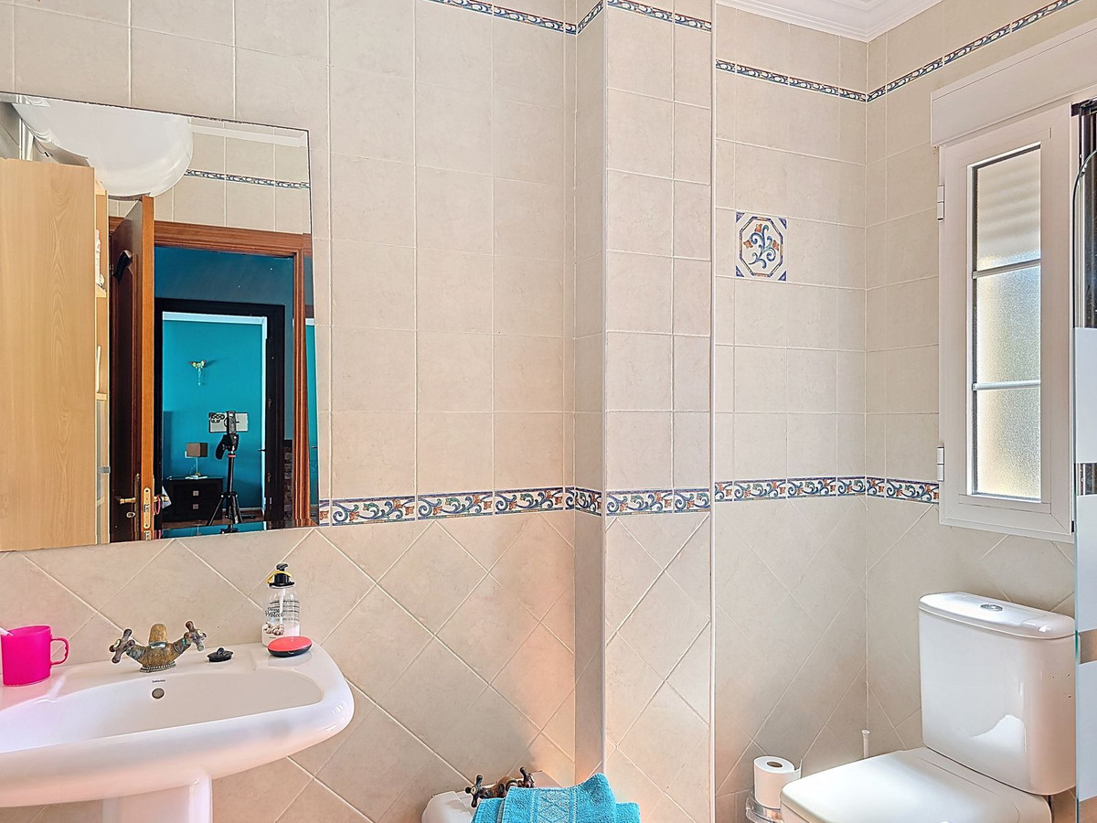 Se vende Villa - Chalet de 4 dormitorios en Costa Del Sol East, Málaga, España