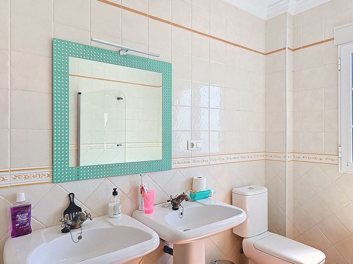 Se vende Villa - Chalet de 4 dormitorios en Costa Del Sol East, Málaga, España