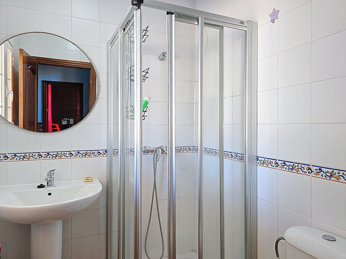 Se vende Villa - Chalet de 4 dormitorios en Costa Del Sol East, Málaga, España
