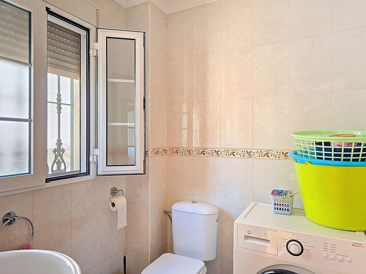 Se vende Villa - Chalet de 4 dormitorios en Costa Del Sol East, Málaga, España