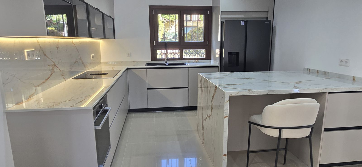 6 Bed Townhouse for sale in The Golden Mile Costa Del Sol, Málaga, Spain
