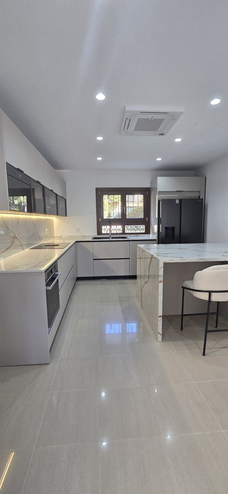 6 Bed Townhouse for sale in The Golden Mile Costa Del Sol, Málaga, Spain