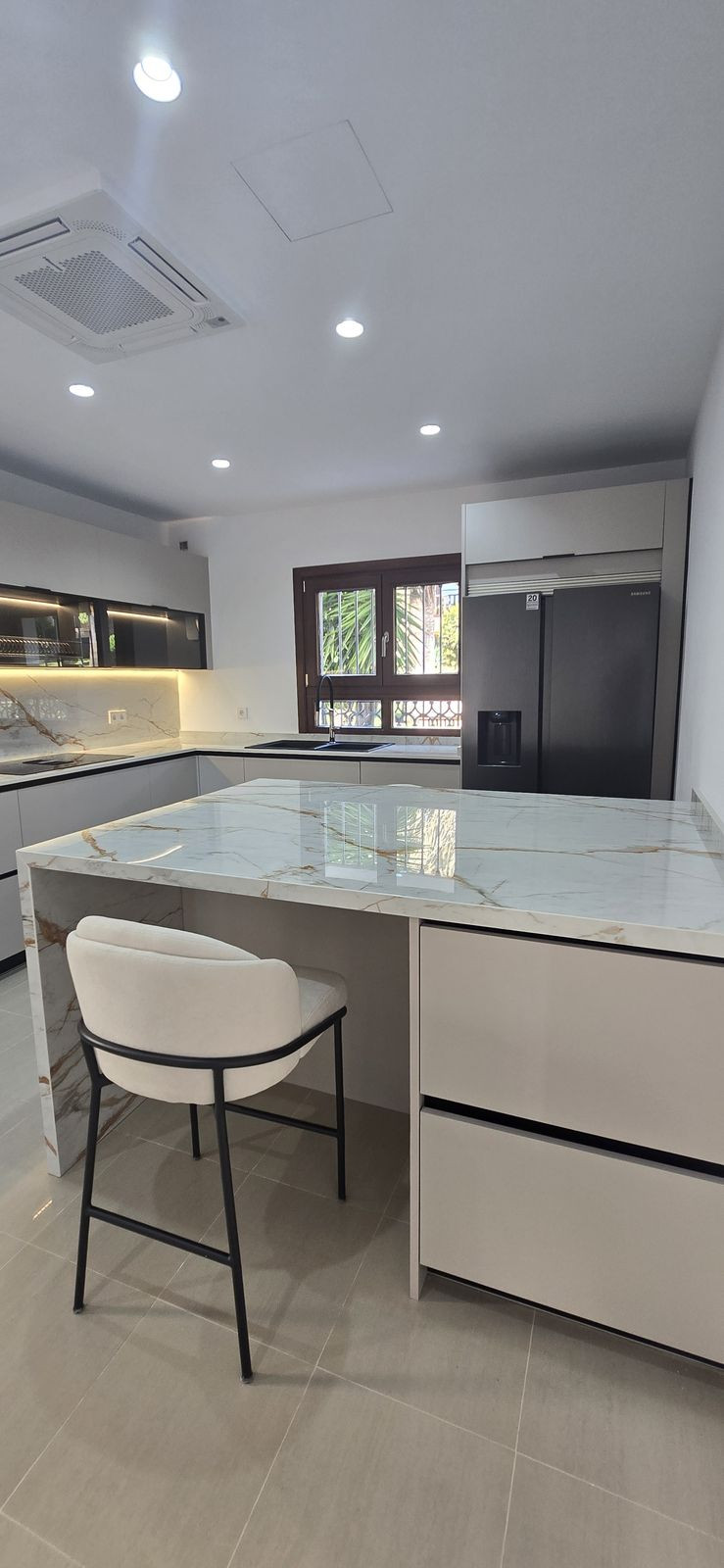 6 Bed Townhouse for sale in The Golden Mile Costa Del Sol, Málaga, Spain