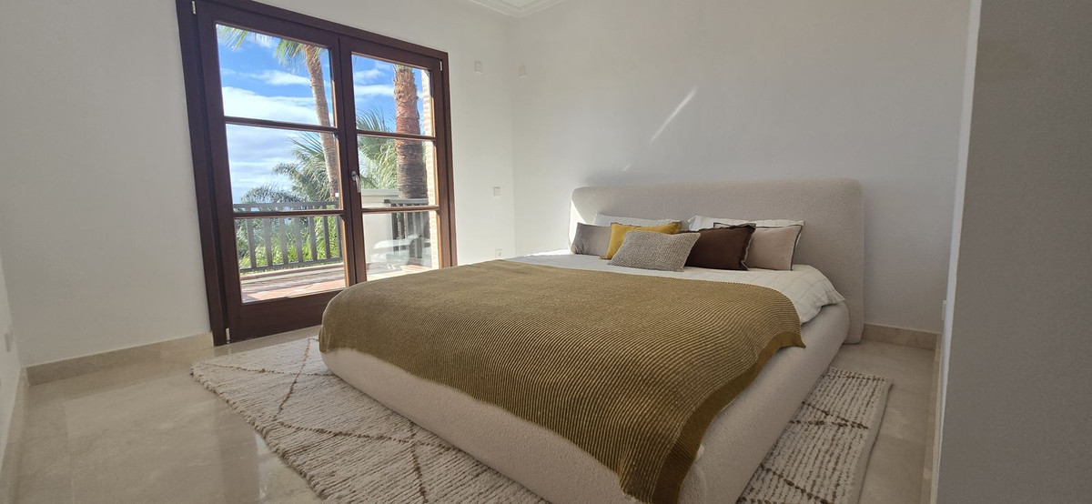 6 Bed Townhouse for sale in The Golden Mile Costa Del Sol, Málaga, Spain