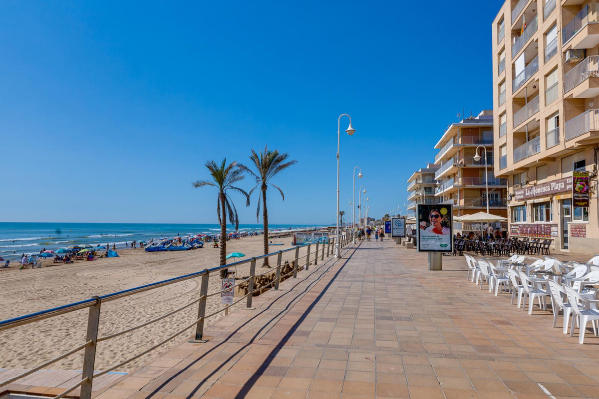 4 Bed Apartment for sale in Guardamar Del Segura Costa Blanca, Alicante, Spain