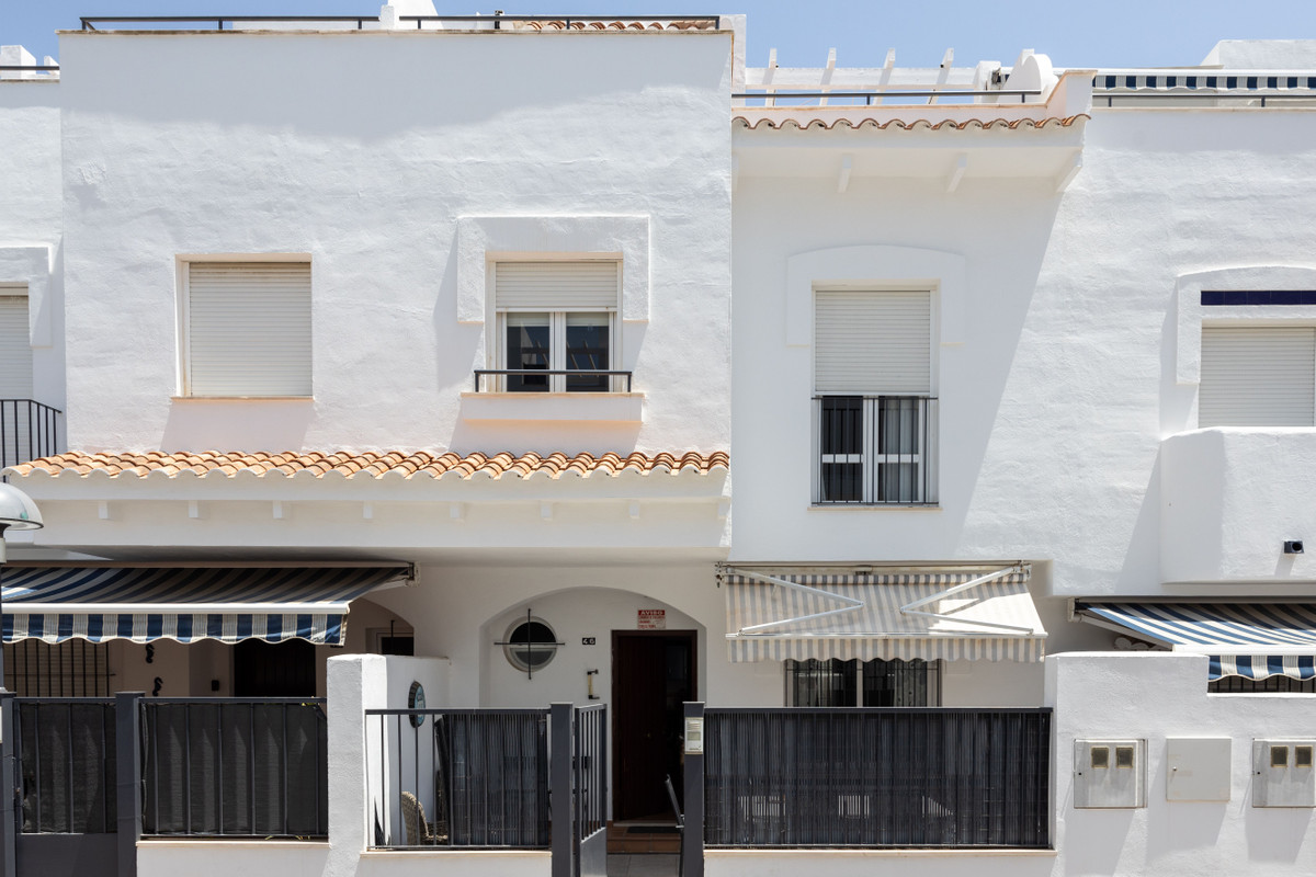 4 Bed Townhouse for sale in Torreblanca Costa Del Sol, Málaga, Spain