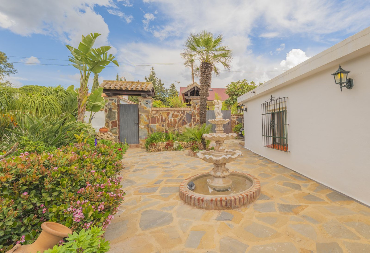 3 Bed Townhouse for sale in Las Chapas Costa Del Sol, Málaga, Spain