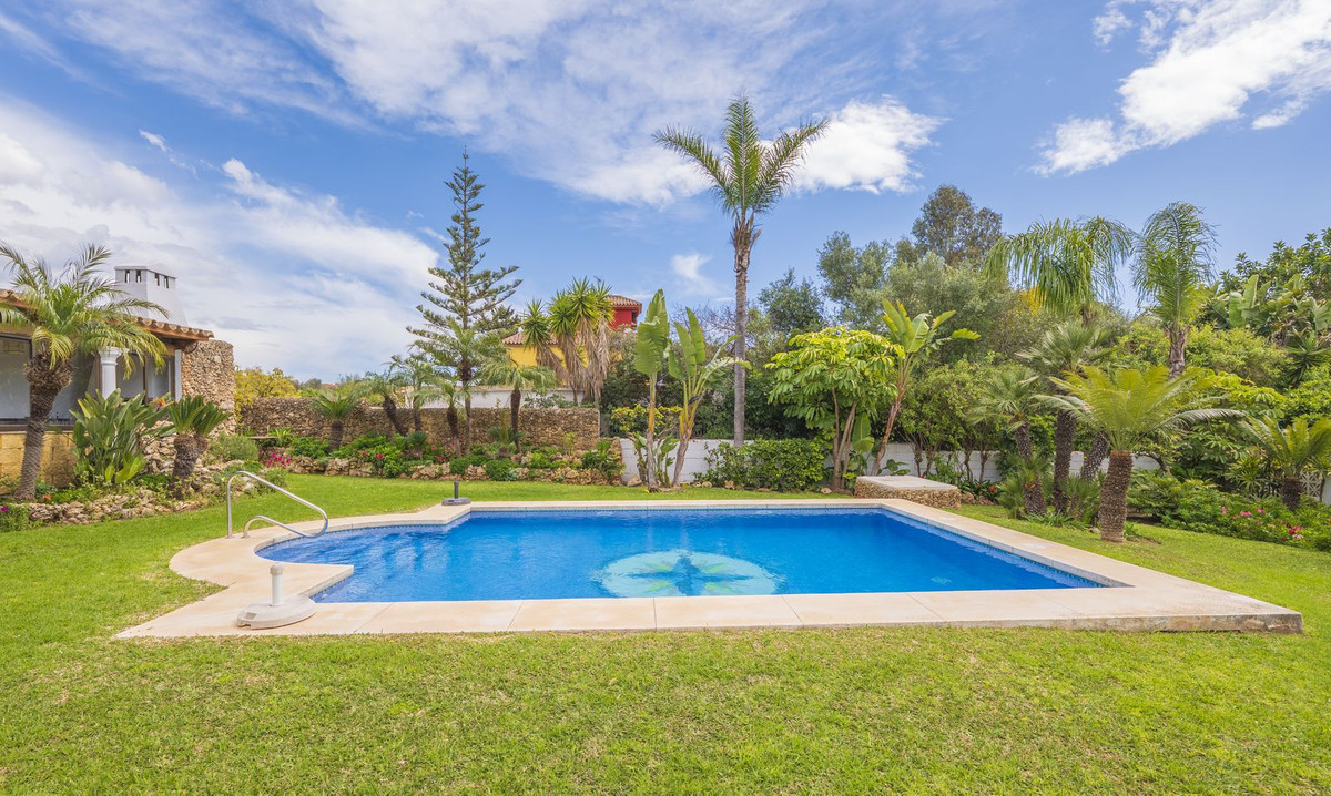 3 Bed Townhouse for sale in Las Chapas Costa Del Sol, Málaga, Spain