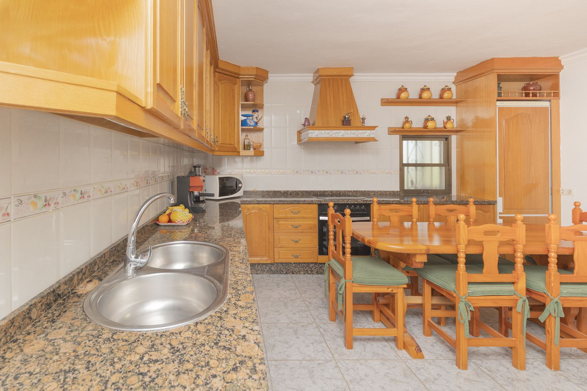 3 Bed Townhouse for sale in Las Chapas Costa Del Sol, Málaga, Spain