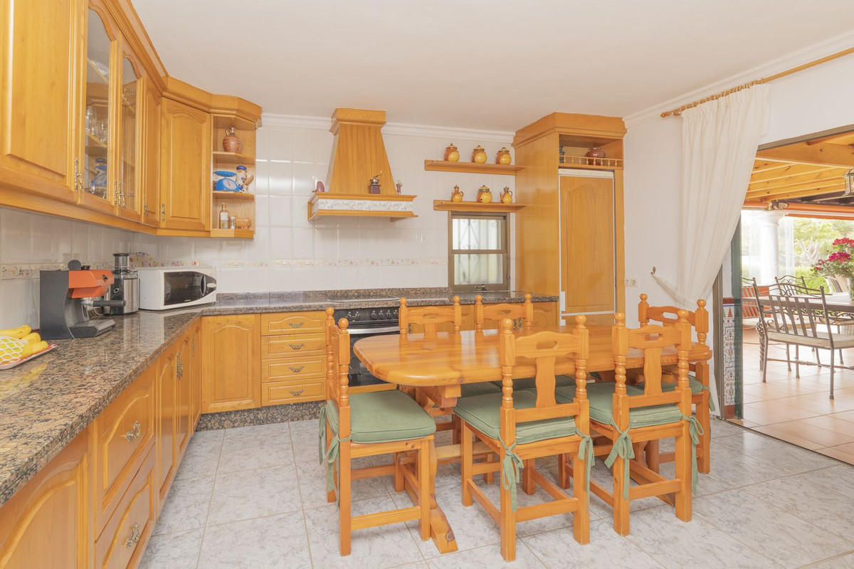 3 Bed Townhouse for sale in Las Chapas Costa Del Sol, Málaga, Spain