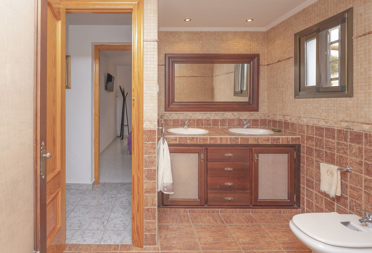 3 Bed Townhouse for sale in Las Chapas Costa Del Sol, Málaga, Spain