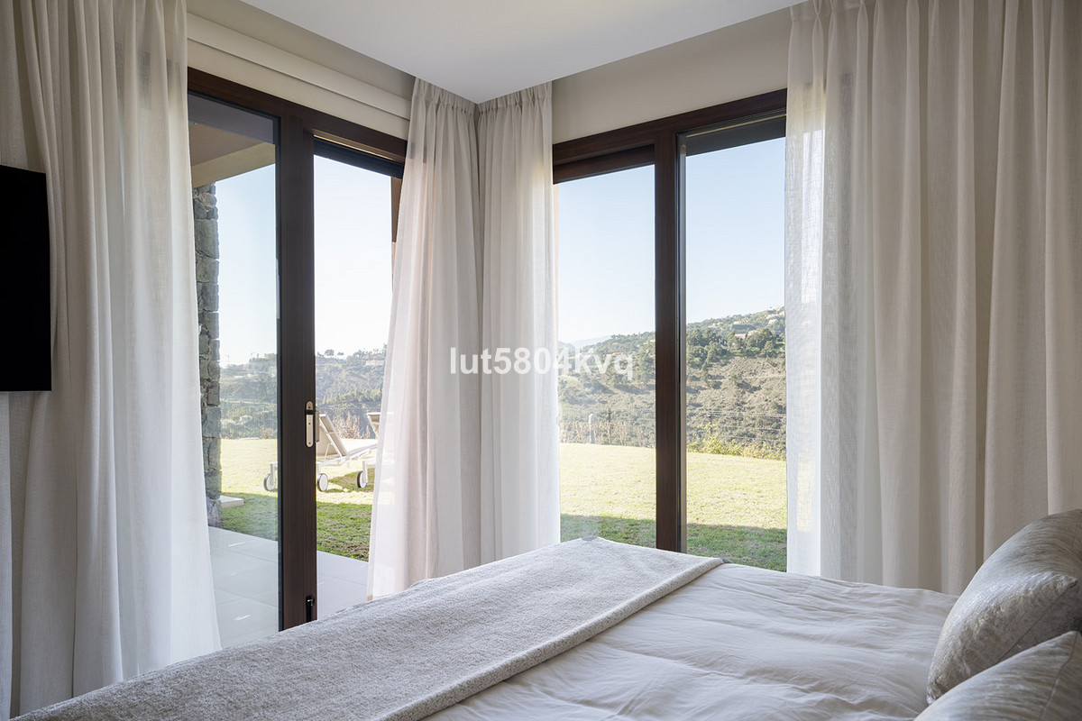 3 Bed Apartment for sale in Benahavís Costa Del Sol, Málaga, Spain