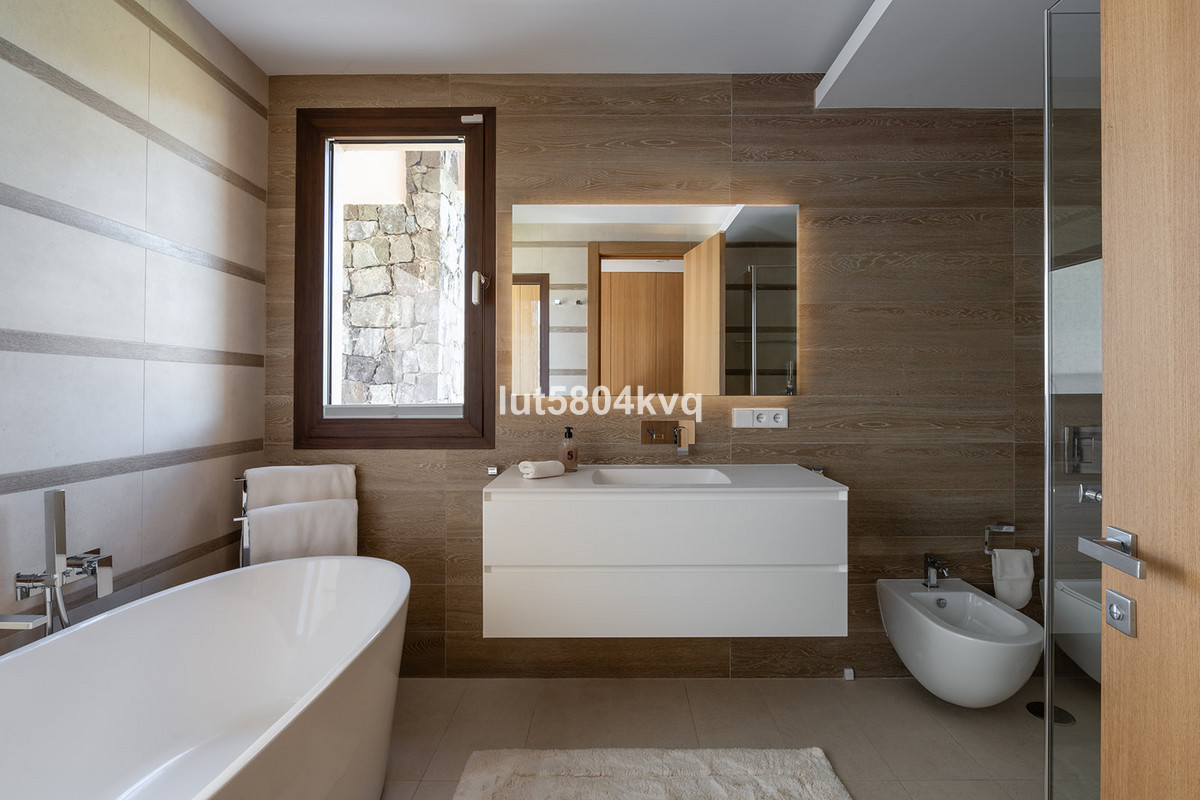 3 Bed Apartment for sale in Benahavís Costa Del Sol, Málaga, Spain