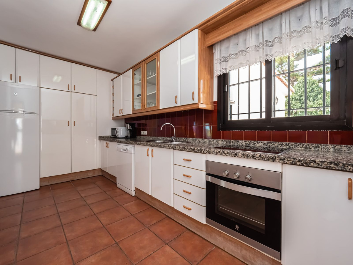 4 Bed Townhouse for sale in Nerja Costa Del Sol East, Málaga, Spain