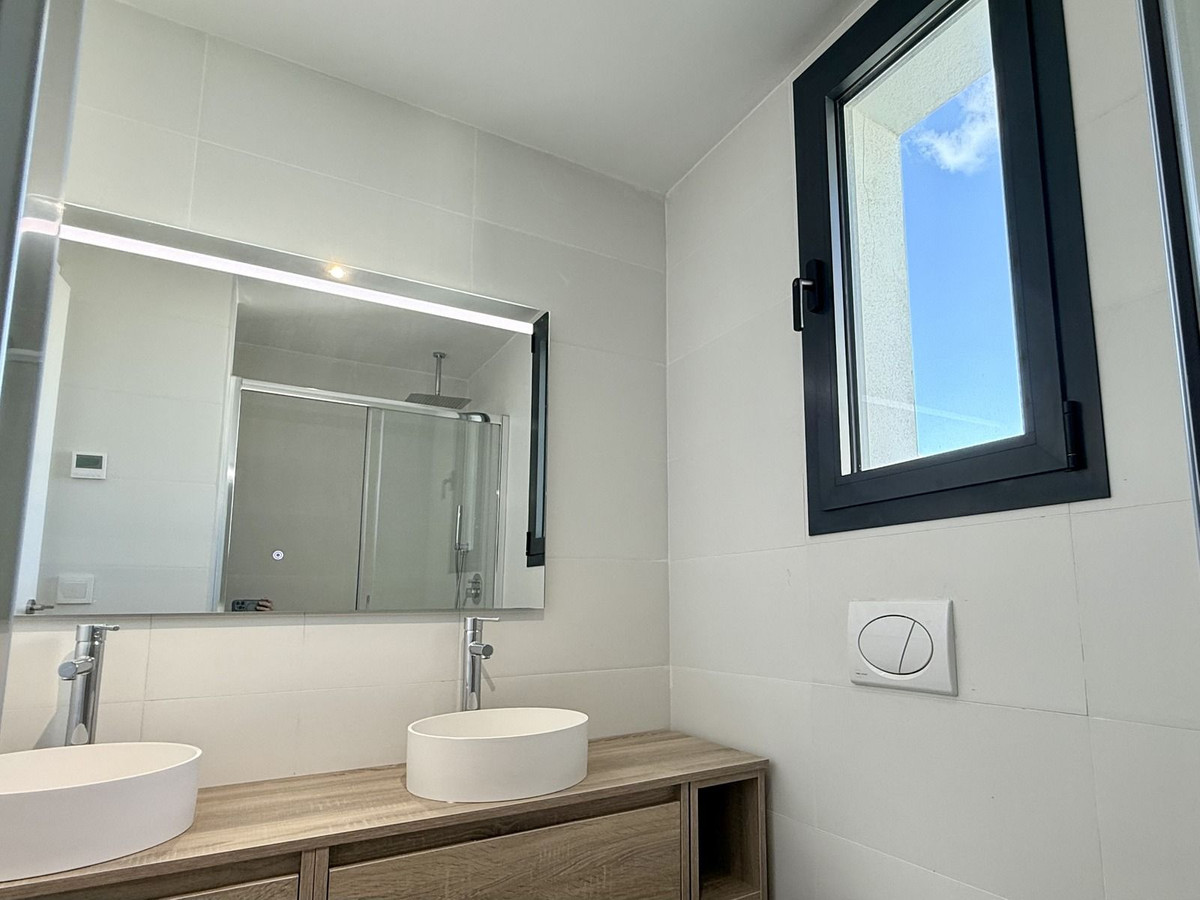 3 Bed Apartment for sale in Fuengirola Costa Del Sol, Málaga, Spain