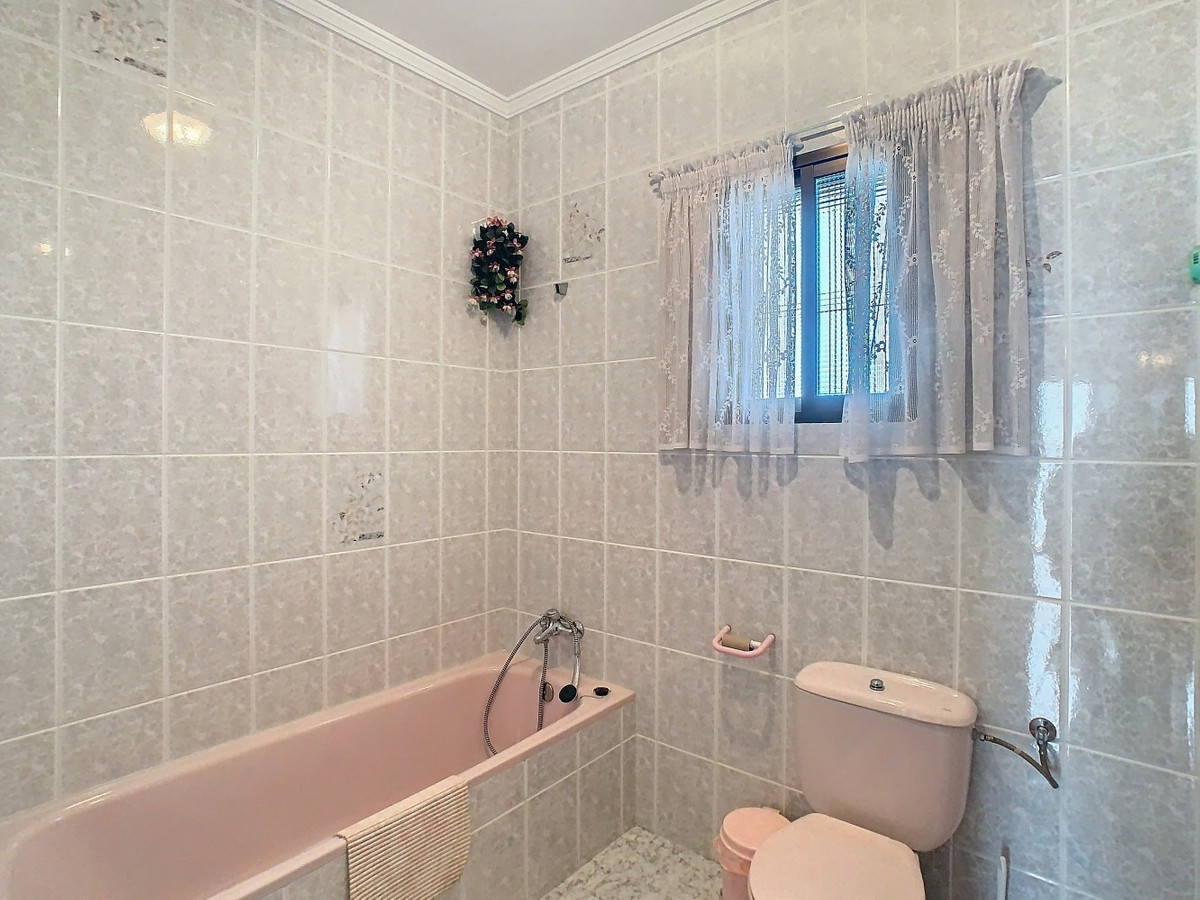 Se vende Pareada de 5 dormitorios en Costa Del Sol East, Málaga, España