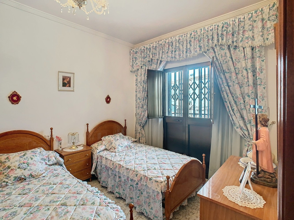 Se vende Pareada de 5 dormitorios en Costa Del Sol East, Málaga, España