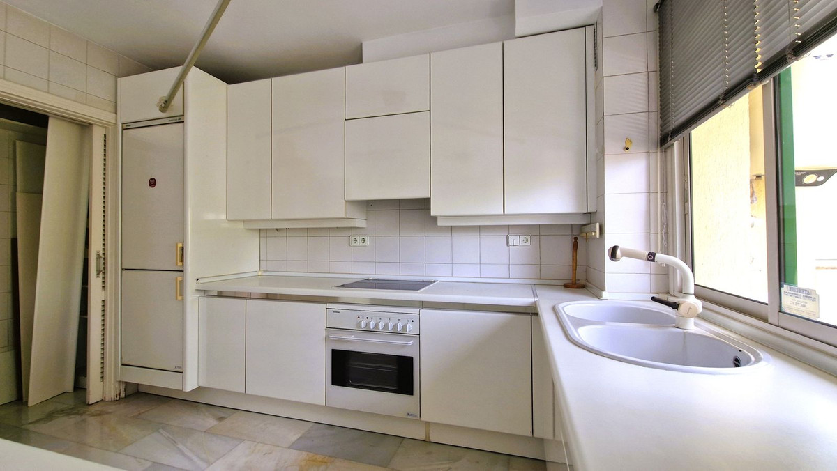 4 Bed Apartment for sale in Marbella Costa Del Sol, Málaga, Spain