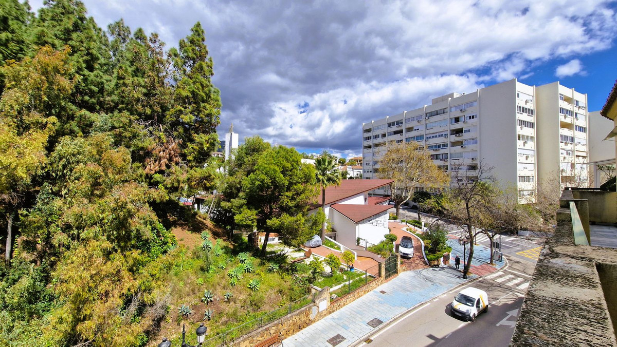 4 Bed Apartment for sale in Marbella Costa Del Sol, Málaga, Spain