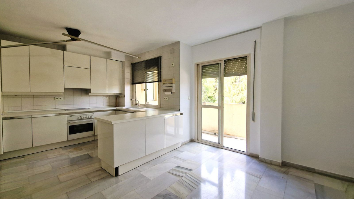 4 Bed Apartment for sale in Marbella Costa Del Sol, Málaga, Spain