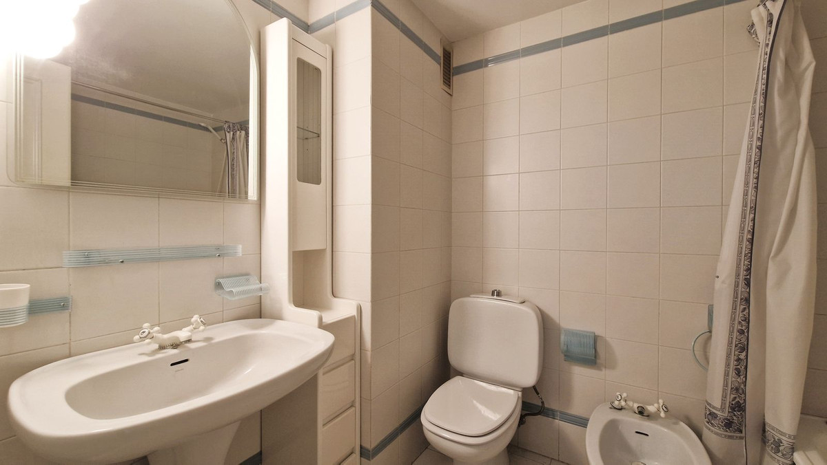 4 Bed Apartment for sale in Marbella Costa Del Sol, Málaga, Spain