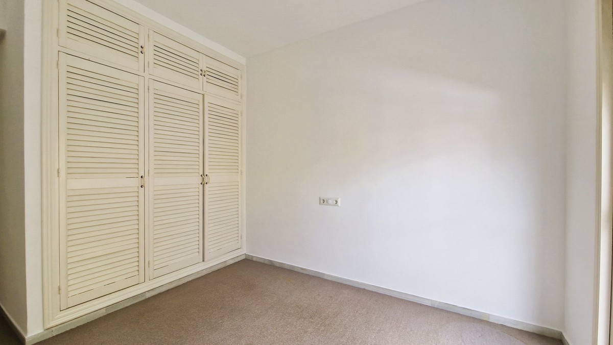 4 Bed Apartment for sale in Marbella Costa Del Sol, Málaga, Spain