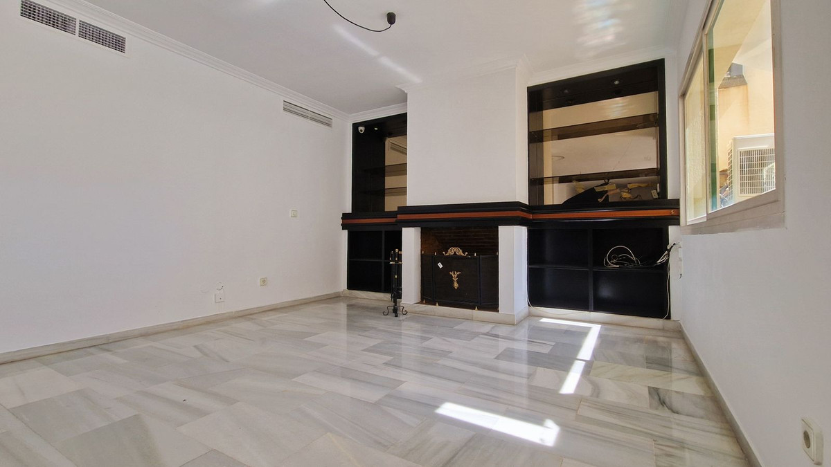 4 Bed Apartment for sale in Marbella Costa Del Sol, Málaga, Spain